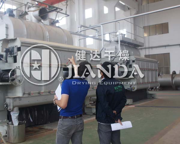 雙滾筒刮刀干燥機(jī)干燥現(xiàn)場